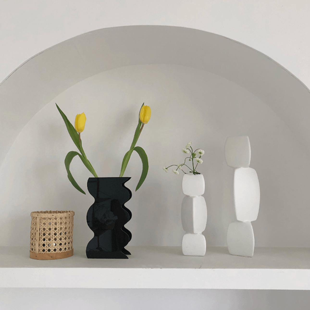 Contemporary Wavy Acrylic Vase - Rumi Living