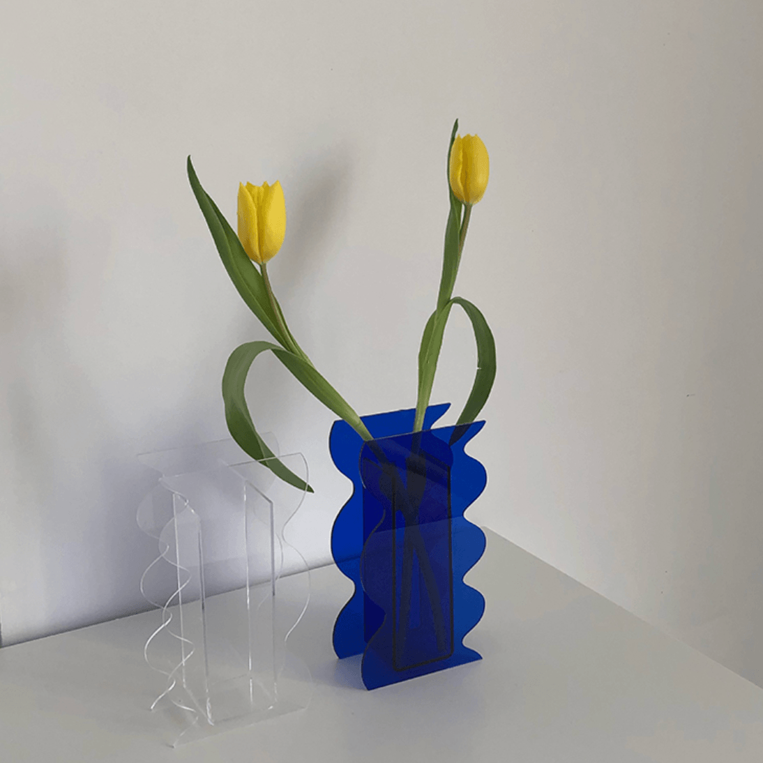 Contemporary Wavy Acrylic Vase - Rumi Living